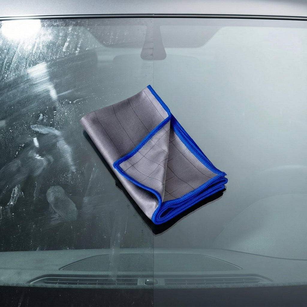 Microfibre Spectra E3AUTO carbone avant après - pare-brise sale avec traces et halos vs pare-brise parfaitement propre et transparent